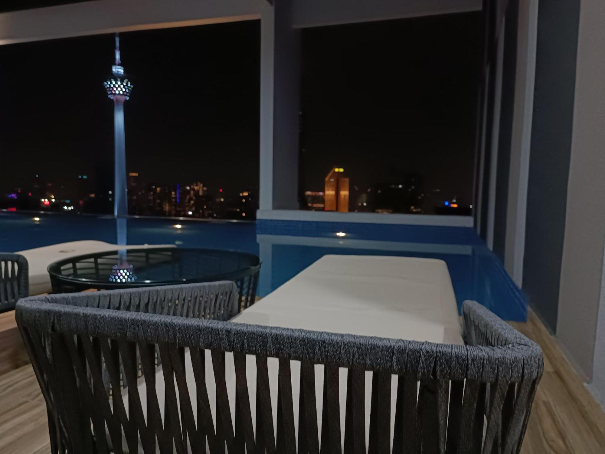 Lx 36a 2queen Bed Infinity Pool Klcc View Apartemen Kuala Lumpur